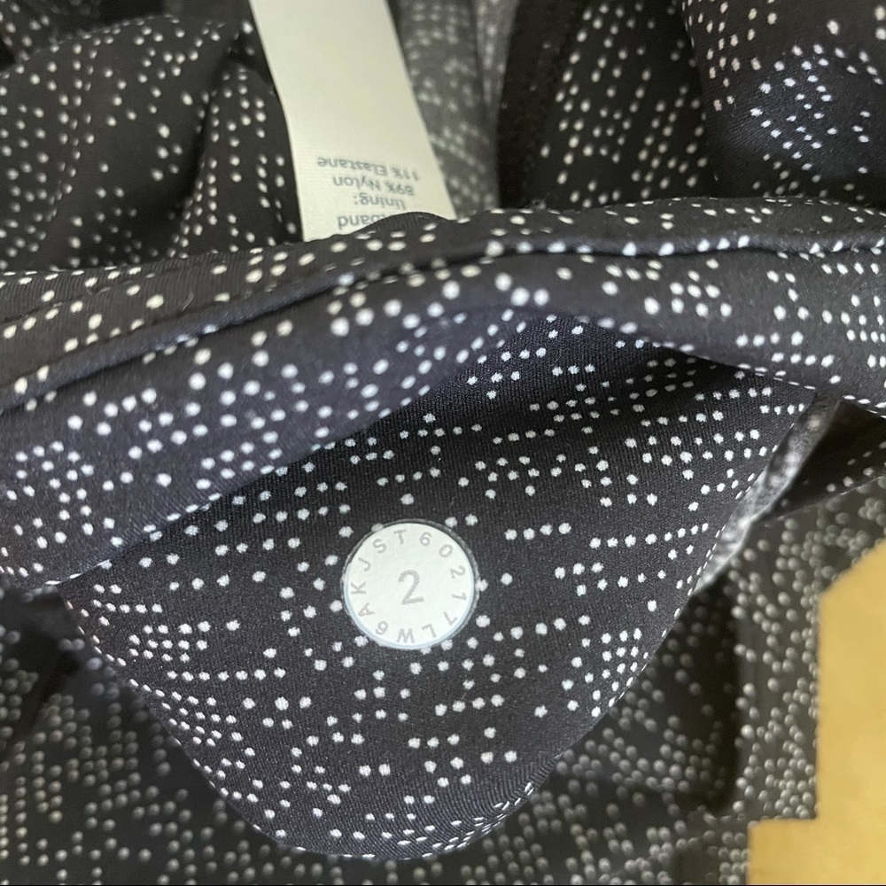 NWOT Lululemon Fast & Free Crop in White & Black - Picture 5 of 6